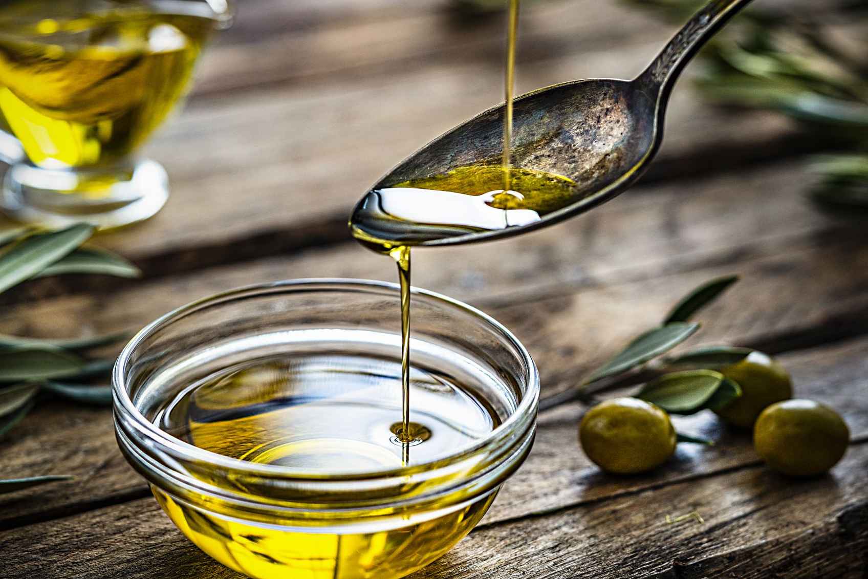 Kompletni vodič za vrste maslinovog ulja: Ekstra djevičansko, djevičansko i rafinirano